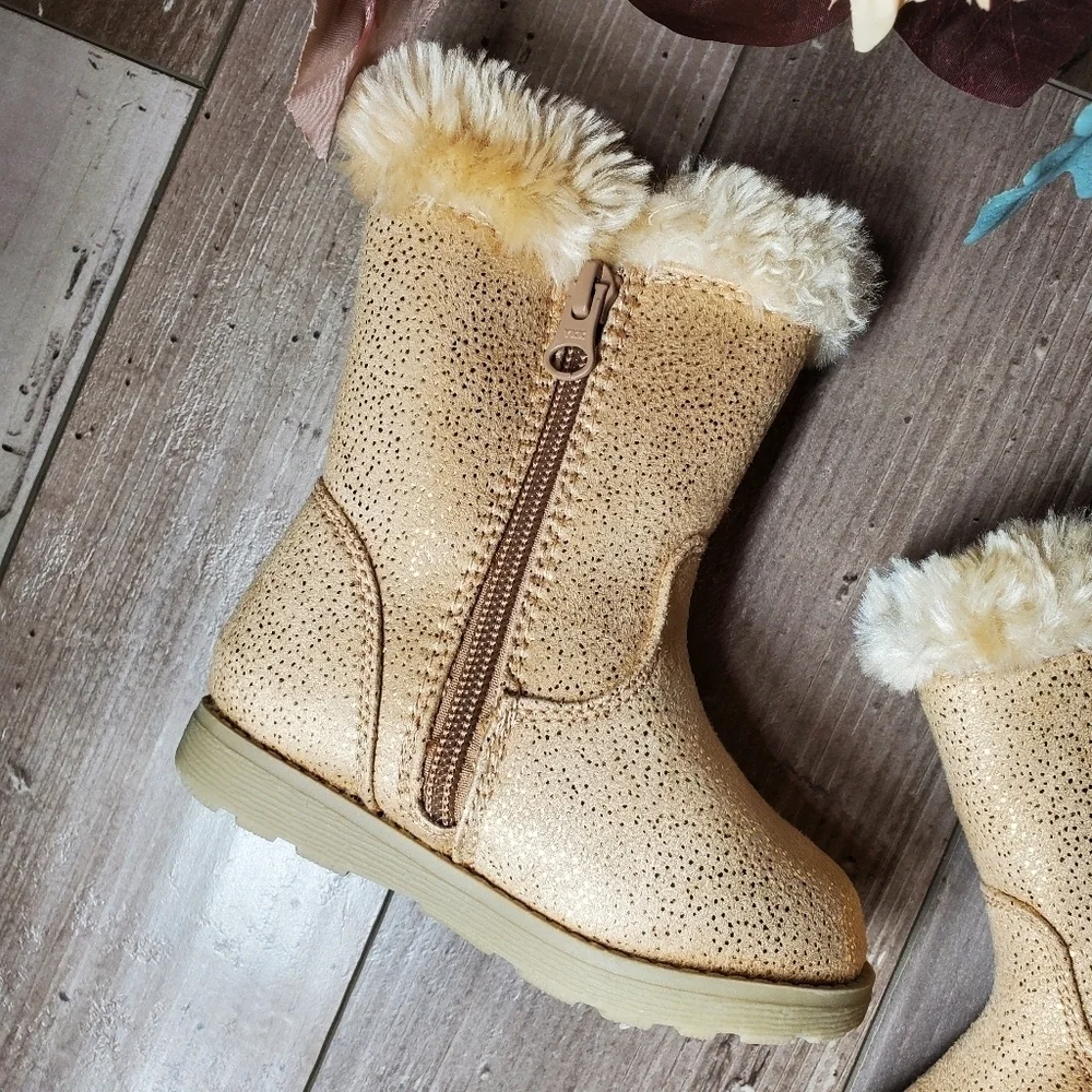 NWT Cat & Jack Girls Gold Tan Glitter Leah Faux Fur Boots Size 6